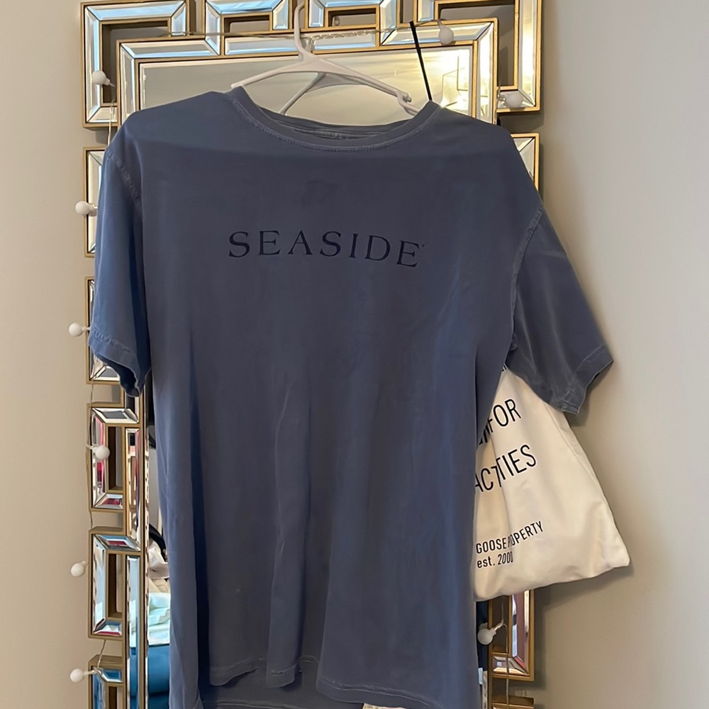 MENS SEASIDE T-SHIRT SIZE MEDIUM (small spot on the front)